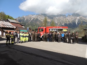 Vigili del fuoco di ieri e di oggi, autorità politiche ed altri amici